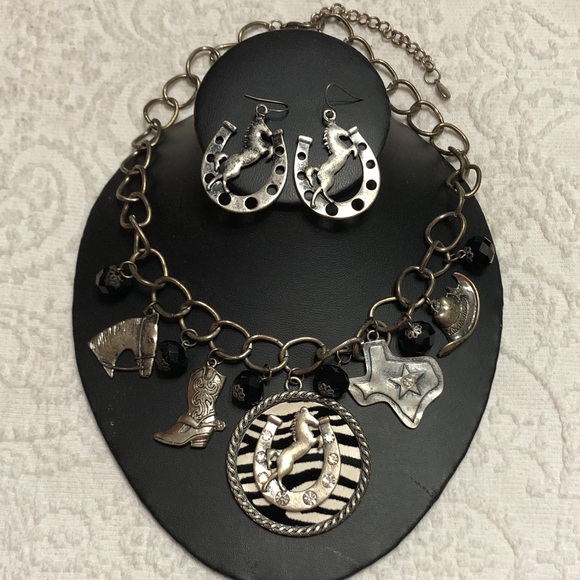 Necklace and Earrings Set Western Style Horses and Boots Silver Tone - Picture 6 of 9